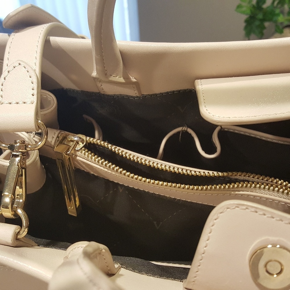 🩷VINCE CAMUTO SATCHEL🩷 - Picture 8 of 11